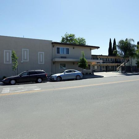 Americas Best Value Inn Visalia Exterior foto