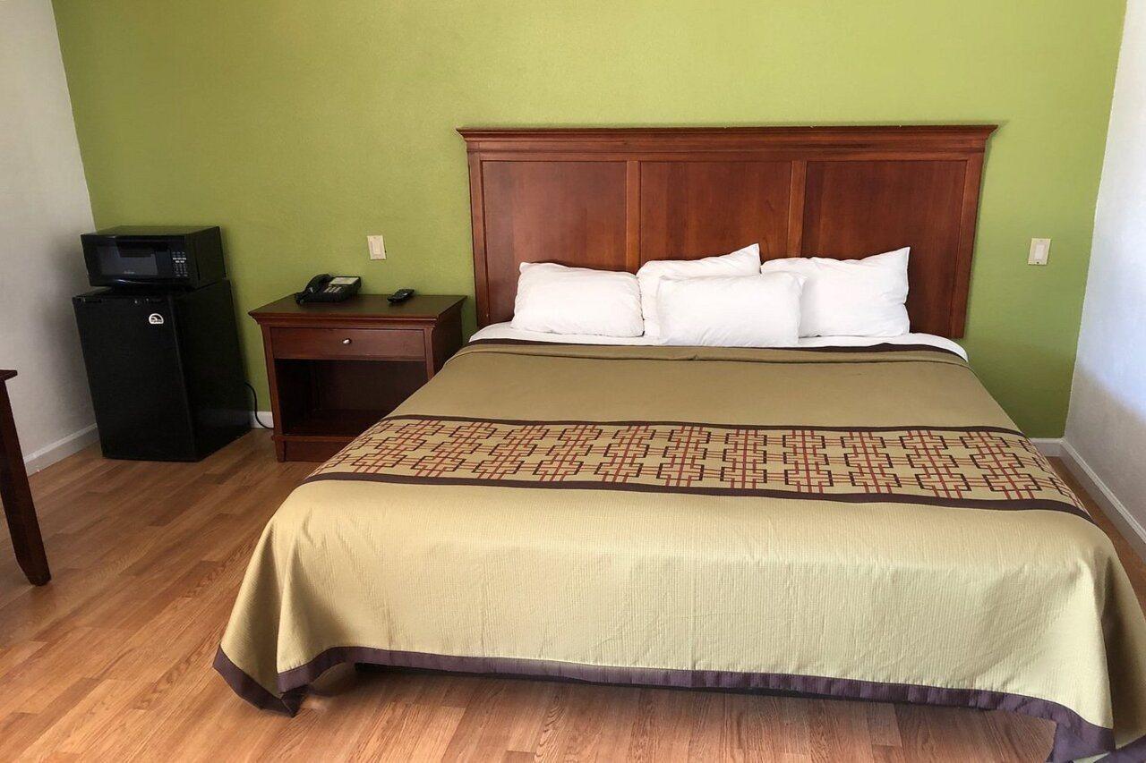 Americas Best Value Inn Visalia Exterior foto