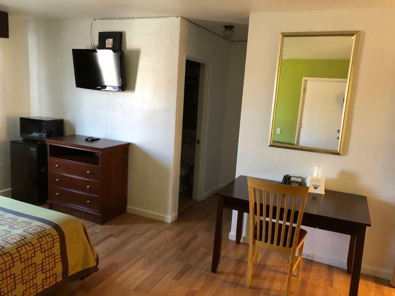 Americas Best Value Inn Visalia Exterior foto