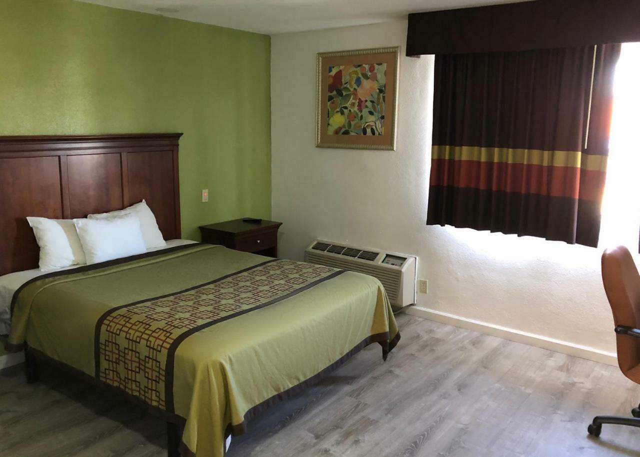 Americas Best Value Inn Visalia Exterior foto